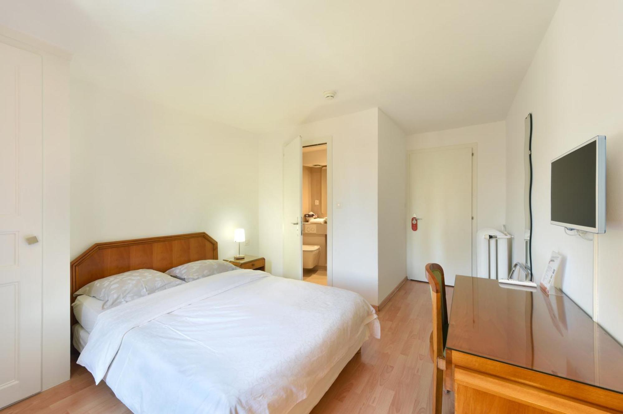 Hotel De L'Aigle Couvet Room photo